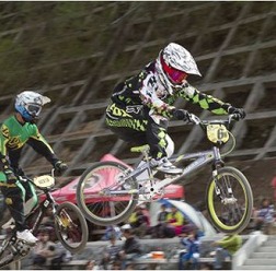 2日間にわたって埼玉県の秩父滝沢サイクルパークで開催されたJBMXFシリーズ。大会2日目の5月1日は、UCI ポイントが与えられるBMXジャパンシリーズ・ラウンド3が強風の影響で最終レースの決勝が中止になったものの、年齢別の各クラスで熱戦が展開された。