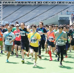同僚と多摩川河川敷を走る「企業対抗マラソン」2019年1月開催