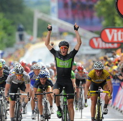 　ツール・ド・フランスは7月7日、ディナン～リジウー間の226.5kmで第6ステージが行われ、スカイのエドワルド・ボアソンハーゲン（24＝ノルウェー）がゴール勝負を制して初優勝した。