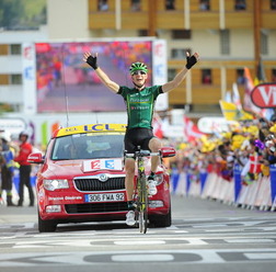 　ツール・ド・フランスは7月22日、モダーヌ～ラルプデュエズ間の109.5kmで第19ステージが行われ、ヨーロッパカーのピエール・ロラン（24＝フランス）が初優勝。25歳以下の新人賞でもトップに立った。