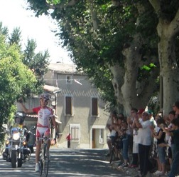 　エキップアサダ強化チーム「エカーズ」に所属する石上優大（13）がフランスのグランプリ・ド・ビルムストスのミニムカテゴリー（13・14歳クラス）で初勝利した。