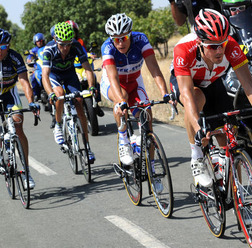 　ブエルタ・ア・エスパーニャは8月22日、ペトレル～トタナ間の163kmで第3ステージが行われ、モビスターのパブロ・ラストラス（スペイン）が2位に15秒差をつけて優勝。総合成績でも首位に立った。