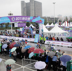 　中国で開催されている全11日間のロードレース、ツアー・オブ・チャイナは9月11日、シーアンからバオジまでの180.7kmで第2ステージが行われ、ノルウェーのアドリアン・グヨルベルク（ジョーカーメリダ）が優勝。