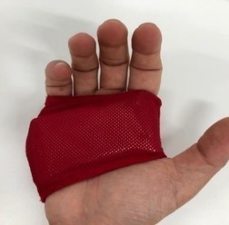 デサント、手のひらを冷やすことで暑熱対策につながるグローブを開発