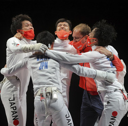 【東京五輪／フェンシング】日本が男子エペ団体で悲願の金メダル「これが夢じゃないことを祈っている」
