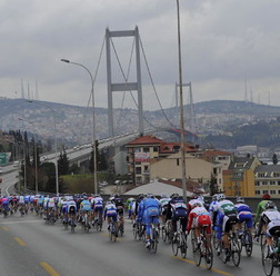 　プレジデンシャルサイクリングツアー・オブ・トルコが4月22日から29日まで同地で開催される。最終ステージが行われるイスタンブールでは、アジア大陸とヨーロッパ大陸を結ぶ海峡をボスポラス橋で横断する。全8ステージで、第8ステージのコースは「イスタンブール～ヨ