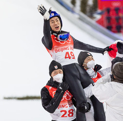 【北京五輪】日本、大会初の金メダルは24年ぶりのジャンプ、小林陵侑が海外開催大会で偉業