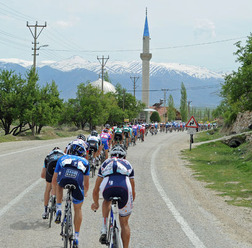 　プレジデンシャルサイクリングツアー・オブ・トルコは4月24日、アンタルヤ～エルマル間で第3ステージが行われ、コーニャトルクのイバイロ・ガブロフスキ（ブルガリア）が山岳区間を制して優勝。総合成績でも2位に1分33秒差をつけて首位に立った。