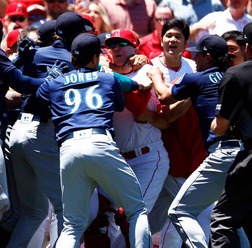 【MLB】エンゼルス大乱闘勝利に、水谷一平通訳が大活躍　「大谷翔平のどんな汚い言葉も通訳」?