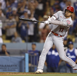 【MLB】自打球で苦悶　アザが残る大谷翔平、104年ぶりの偉業がかかる次回先発登板への影響は…