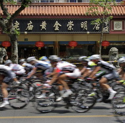 　女子ロードのステージレース、ツアー・オブ・チョンミンアイランドは5月11日、中国上海近郊の城市で距離79.2kmの第3ステージが行われ、グリーンエッジAISのメリッサ・ホスキンス（21＝オーストラリア）がゴール勝負を制して第1ステージに続く2勝目を挙げた。