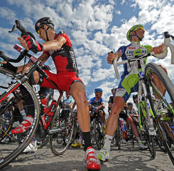 　ジロ・デ・イタリアは5月13日、スルモナ～ラーゴラチェーノ間の229kmで第8ステージを行い、コルナゴCSFイノックスのドメニコ・ポッゾビーボ（イタリア）が初優勝した。