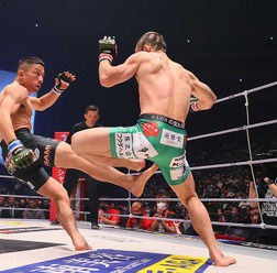 【RIZIN.40】堀口恭司、朝倉海の足を破壊した“カーフキック”を再現し扇久保を三度下す