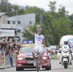 　クリテリウム・デュ・ドーフィネは6月8日、フランスのサントリビエ・シュルモワニャン～ルミリ間の186.5kmで第5ステージが行われ、FDJのアルツール・ビショ（フランス）が優勝した。
