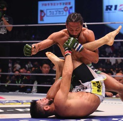 【RIZIN.40】ホベルト・サトシ・ソウザ、あと“一歩”追い詰めるもベラトール王者AJ・マッキーのタフネスぶりに判定負け