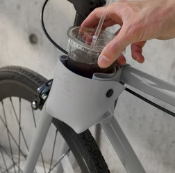 カップコーヒーに便利　フレームに取り付ける自転車用カップホルダー登場