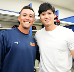 【WBC】大谷翔平、ヌートバーが侍ジャパン合流 佐々木朗希の“たっちゃんTシャツ”に満面の笑み「よろしくお願いします」