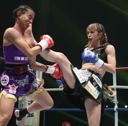 【K1】菅原美優、“前蹴り”でパヤーフォンを圧倒　判定勝利で涙の2代目女王に