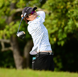 【女子ゴルフ】穴井詩が単独首位に浮上、今季2勝目に王手　パナソニックオープンレディース2日目