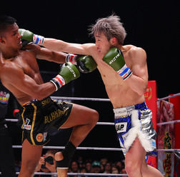 【RIZIN.42】安保瑠輝也、ムエタイの伝説・ブアカーオ撃破ならず　“新旧K-1王者対決”は引き分け決着