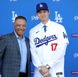 【MLB】「ヒジの回復次第で左翼手も」大谷翔平の起用法について、ロバーツ監督が将来的なプラン明かす