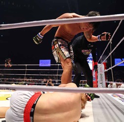 【RIZIN.45】「モテてしゃーないのは俺」皇治、宣言通りのサッカーボールキックでキングカズ息子を撃破