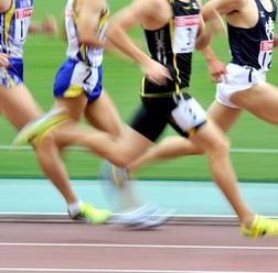 【大阪マラソン2024】「やばい泣ける」「感動」　国学院大・平林清澄の優勝後“恩師との熱いハグ”にネットも反応