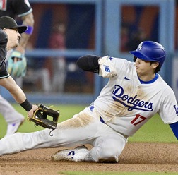 【MLB】大谷翔平、打って走ってまた破けた　2盗塁の“激走”でユニフォームがボロボロ……