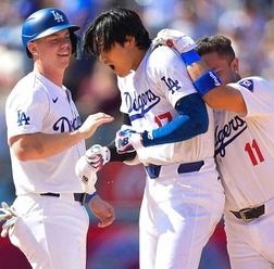 【MLB】「祝われ方も豪快」サヨナラ打を放った大谷翔平への“手荒な祝福”が話題　現地ファンからは要望も「もう10年延長で」