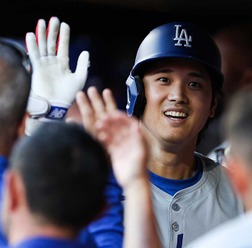 【MLB】「人間らしくて良い……」大谷翔平、24号での“珍事”が話題に　一塁ベース踏み直しに驚きの声「こんなこともあるのか」