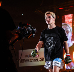 【超RIZIN.3】「偉大すぎる」朝倉未来、平本蓮との引退試合で使用したグローブが“2091万円”で落札