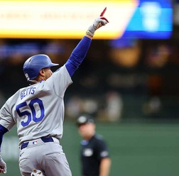 【MLB】「歓声はさらに大きくなった」ベッツが復帰戦で先制2ラン→大谷翔平も36号2ランで追加点……　スターがもたらす“影響力”