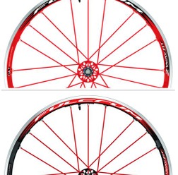 　フルクラムのレーシング ゼロ 2Way-Fit カスタムCULTベアリング仕様がカワシマサイクルサプライのオリジナルとして予約販売を開始した。通常のレーシング ゼロはUSBベアリング仕様だが、CULTベアリング仕様に変更。ブラックリムにレッドデカール＋レッドスポークと、