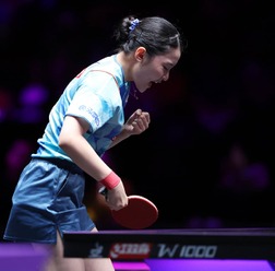 張本美和、孫穎莎との準決勝は2連続デュースの激闘　1ゲーム奪取の16歳が逆転で初勝利なるか【WTTチャンピオンズマカオ】