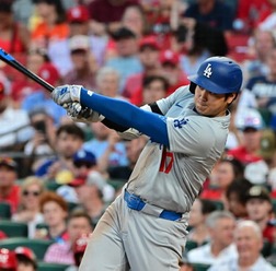 【MLB】大谷翔平、ライトオーバーのフェンス直撃179キロ打で打率「.311」へ上昇　ライバルのパ軍アラエスとは3厘差