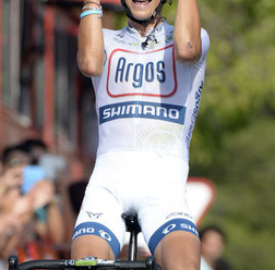 第68回ブエルタ・ア・エスパーニャは9月6日、バルス～カステルデフェルス間の169kmで第13ステージが行われ、アルゴス・シマノのワレン・バルギル（21＝フランス）が初優勝を飾った。