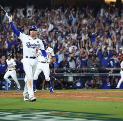 【MLB】逆転サヨナラ満塁弾、満身創痍のフリーマンに米メディア称賛の嵐　「痛めた足首で走る必要はない、良い夜を」