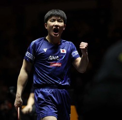 張本智和、エースが語った世界5位の中国勢撃破　明かした大舞台への影響「五輪の舞台に合わせる力が見つかる」【WTTファイナルズ福岡】