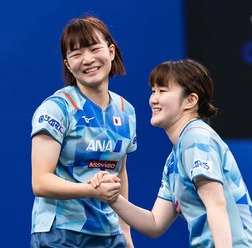 世界1位の大藤沙月、横井咲桜ペアが「信じられない逆転劇を見せた」　中国勢撃破に公式が脚光、シングルスでは直接対決が実現【WTTコンテンダーマスカット】