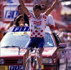1992ツール・ド・フランスのセストリエーレで区間優勝したクラウディオ・キャプーチ