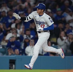 【MLB】「オオタニが野球ボールを破壊」大谷翔平、圧巻5号の“打球音”に公式注目　中堅スタンドへ一直線の180キロ弾