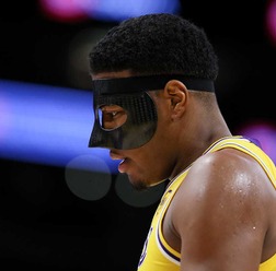 【NBA】レイカーズHC、今季を振り返り八村塁を絶賛　「1年間通して主役としてやり遂げてくれた」　プレーオフは1回戦で敗退