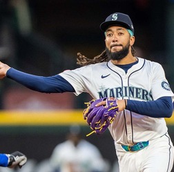 【MLB】「今週のスーパープレー集」GG賞名手の奇想天外キャッチ、マリナーズ二遊間の“神連携”は必見【4月27日～5月3日】