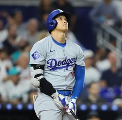 【MLB】10号放った大谷翔平の“勢い”を米メディアが称賛、マウンド復帰後「40-40-40」の“新記録達成”にも期待感　「別の歴史を作ることもできる」