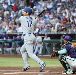【MLB】大谷翔平、中堅フェンス直撃大飛球の“174キロ”二塁打でチャンスメーク　フリーマンの犠飛で先制点