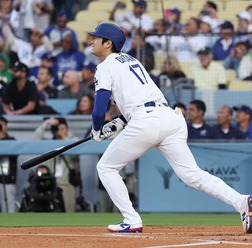 【MLB】大谷翔平、ドジャース“スターウォーズナイト”で豪快13号アーチ　公式称賛の先頭打者弾「フォースを使って本塁打を叩き込んだ」
