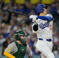 【MLB】大谷翔平、驚愕の2打席連発“176キロ”15号アーチ　米記者困惑「MVPを与えるのはまだ早すぎるだろうか……」