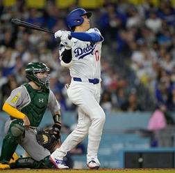【MLB】まるで映画のワンシーン……大谷翔平“2打席連発”で場内総立ち、観客視点の胸アツ動画は必見「ショウヘイは凄すぎるよ」