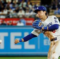 【MLB】キム落球、ドレイヤー暴投、マンシー悪送球……ドジャース、同地区対決でミス連発の大量失点　地元メディアあ然「まだ3回なのに……」