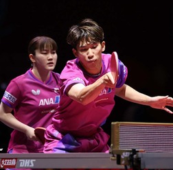 吉村真晴、大藤沙月ペアが中国の世界1位ペアに大金星　3－1撃破でベスト4進出、メダル確定で優勝争いにも参戦へ【世界卓球2025】